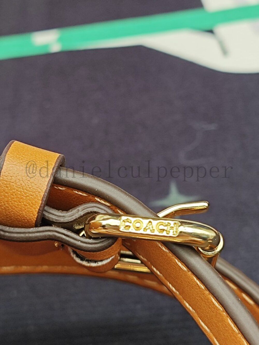 🍒🍒Coach Teri Shoulder Bag In Signature Canvas With Charms - Picture 2 of 12